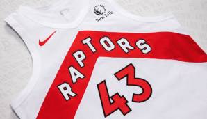 Alle drei Jerseys sind ähnlich designt, kommen aber in unterschiedlichen Farbpaletten daher. Alle haben den Winkelstreifen gleich, der nach Norden zeigt. Die Raptors nannten das Design "simpel, aber mutig".