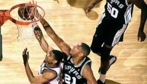 Einen Trost gab es dennoch für Duncan. Während die Jazz in den Conference Semifinals an Portland scheiterten (2-4), marschierte San Antonio zum ersten Titel der Franchise-Geschichte - mit Finals-MVP Tim Duncan!