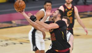 Interesse zieht zudem Larry Nance Jr. auf sich. Unter anderem die Wolves, Sixers, Celtics, Pelicans, Heat und Mavs sollen bei den Cavs angeklopft haben, offenbar lagen bereits mehrere späte Erstrundenpicks für den Big auf dem Tisch.