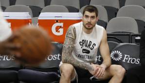 Durch den Trade von JUANCHO HERNANGOMEZ nach San Antonio ist ein Theis-Deal unwahrscheinlicher geworden, weil das Gehalt des Spaniers in einen Trade benötigt worden wäre. Boston will kein weiteres Gehalt aufnehmen, das macht einen Trade schwierig.