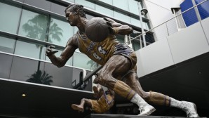 jerry-west-statue