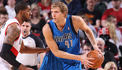 Dirk Nowitzki wurde von seinem Gegenspieler LaMarcus Aldridge (l.) klar ausgestochen