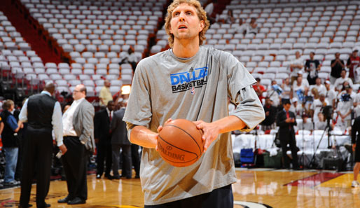 Dirk Nowitzki und Mentor Holger Geschwindner fangen wieder an zu trainieren