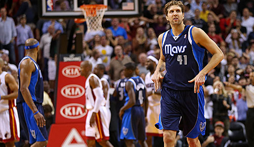 Die Wechselspekulationen haben ein Ende: Dirk Nowitzki soll bei den Mavs bleiben