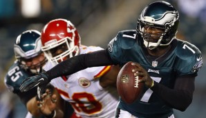 Linebacker Justin Houston (im Hintergrund) bereitete Michael Vick einen wahren Albtraumabend