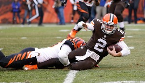 Johnny Manziel am Boden: Hier wird der Rookie von Bengals-Verteidiger Chris Carter gelegt