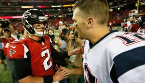 Matt Ryan (l.) gegen Tom Brady (r.) - wer hat am Sonntag in Houston die Nase vorn?