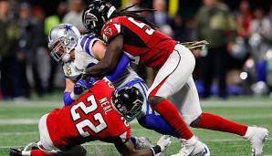 Adrian Clayborn (r.) kam Dak Prescott sehr oft sehr nahe beim Sieg der Falcons über die Cowboys