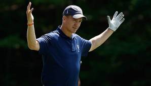 Peyton Manning kommt auch mit dem Golfschläger gut klar