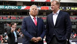 Roger Goodell (r.) bleibt bis 2024 Commissioner der NFL