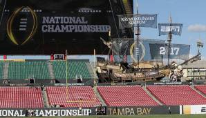 Im Raymond James Stadium ist ein Piratenschiff integriert.