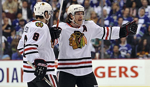 Held des Abends: Blackhawks-Verteidiger Duncan Keith (r.) hatte reichlich Grund zum Feiern