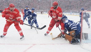 Torontos Goalie Jonathan Bernier spielte mit Pudelmütze