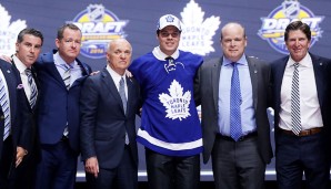 Auston Matthews (M.) ist der erste Pick im Draft 2016