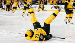 Warmmachen im Steelers-Stadion - da legt sich Evgeni Malkin direkt mal auf den Rücken