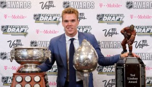 Connor McDavid wurde als bester Scorer und wertvollster Spieler ausgezeichnet