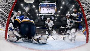 Goalie Jordan Binnington hielt die St. Louis Blues lange im Spiel.