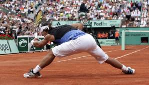 Ein Jahr später ist Nadal bereits ein großer Name auf der Tour. Als Nummer zwei der Setzliste geht er in seine nächsten French Open, bei denen er auf dem Weg ins Finale unter anderem Youngster Novak Djokovic und Veteran Ivan Ljubicic ausschaltet.