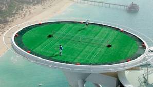 Roger Federer und Andre Agassi auf dem Burj Al Arab