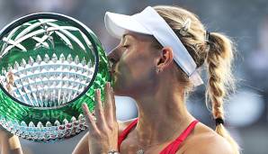 Angelique Kerber mit Sieger-Trophöe Nummer 11.